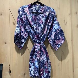 Cute robe - never worn. Took tags off to wash